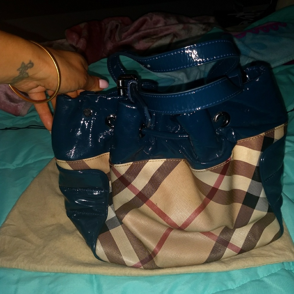Authentic Burberry pocket book . Crossbody